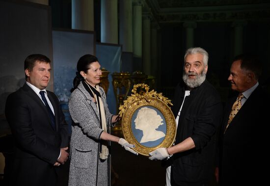 Medallion with portrait of Peter the Great returned to Ostankino