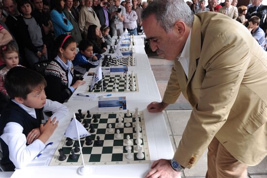 International grand master Garry Kasparov right watches Mikhail