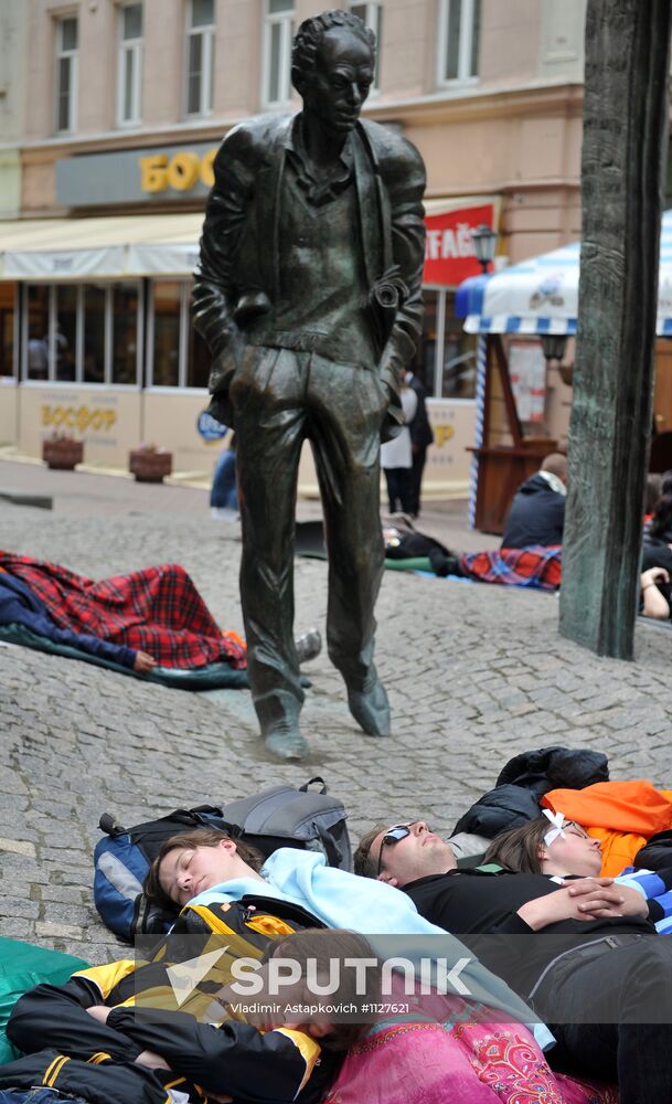 Dispersal of opposition camp on Arbat Street in Moscow