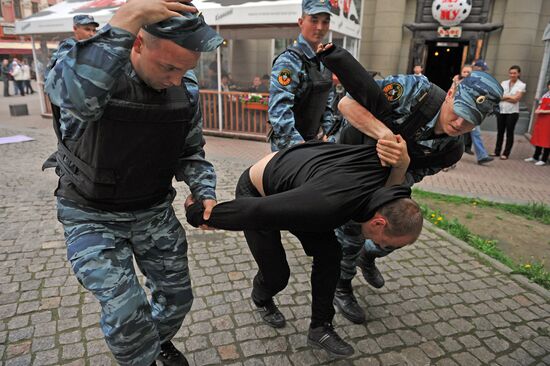 Dispersal of opposition camp on Arbat Street in Moscow