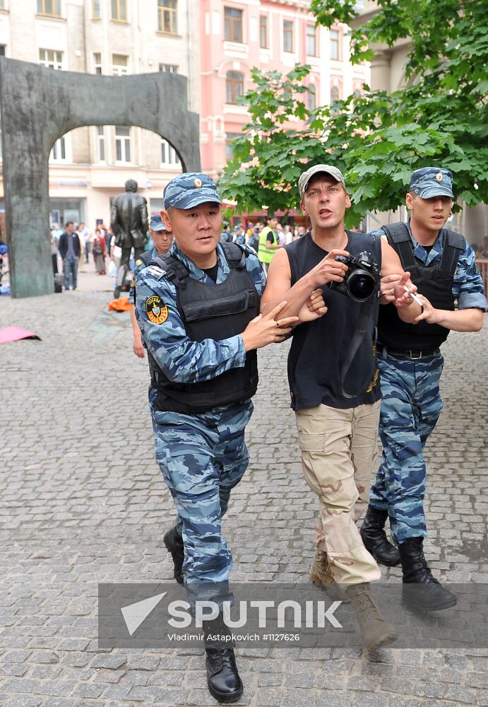 Dispersal of opposition camp on Arbat Street in Moscow
