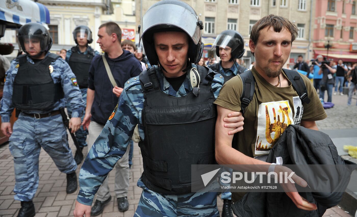 Dispersal of opposition camp on Arbat Street in Moscow