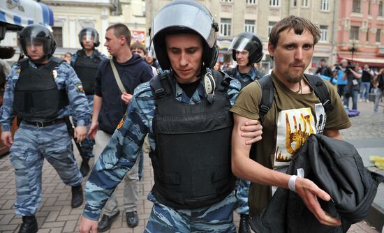 Dispersal of opposition camp on Arbat Street in Moscow