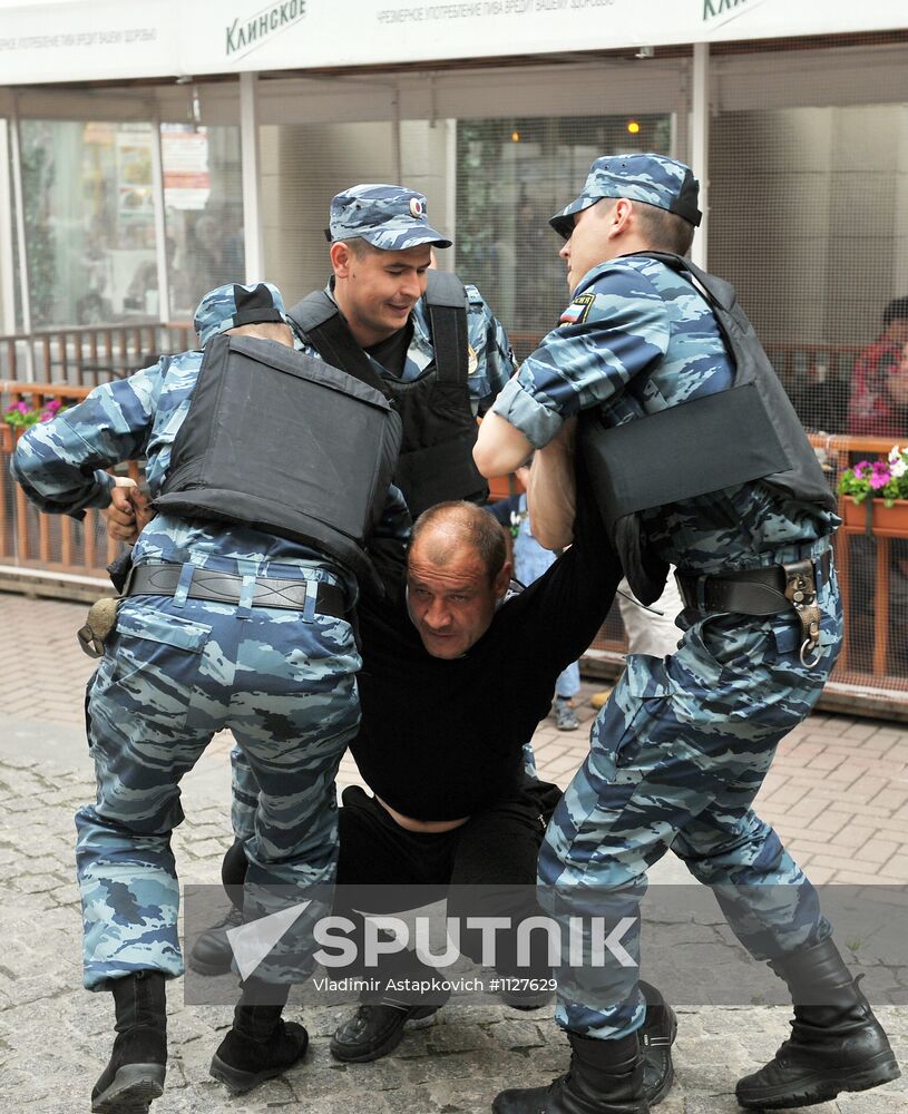 Dispersal of opposition camp on Arbat Street in Moscow