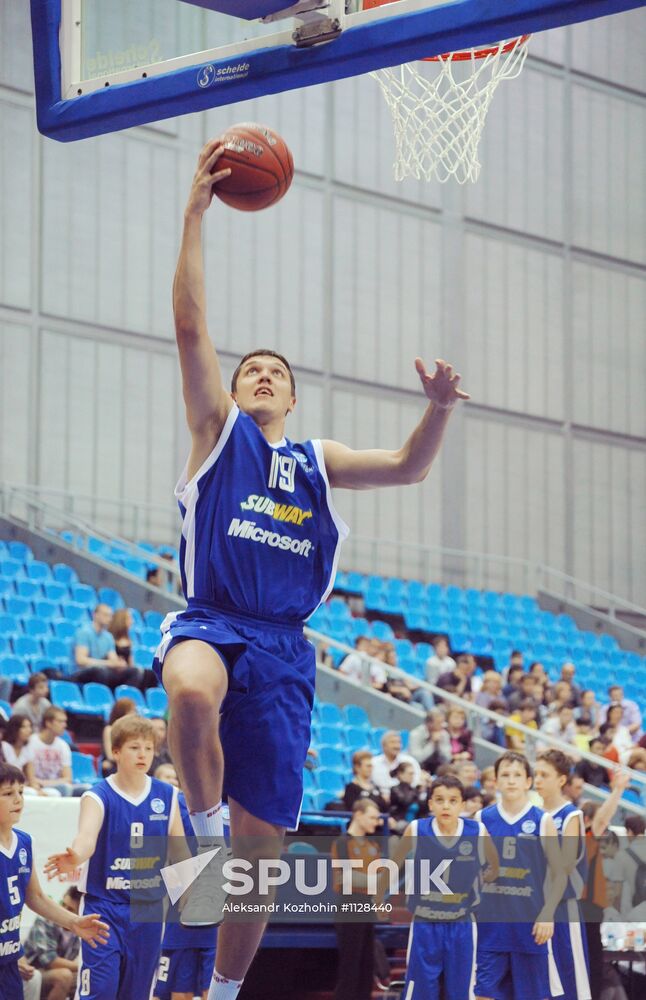 Exhibition game of world basketball stars