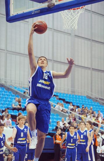Exhibition game of world basketball stars