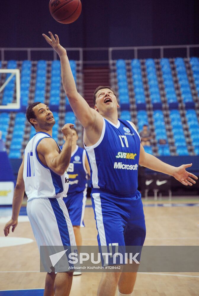 Exhibition game of world basketball stars