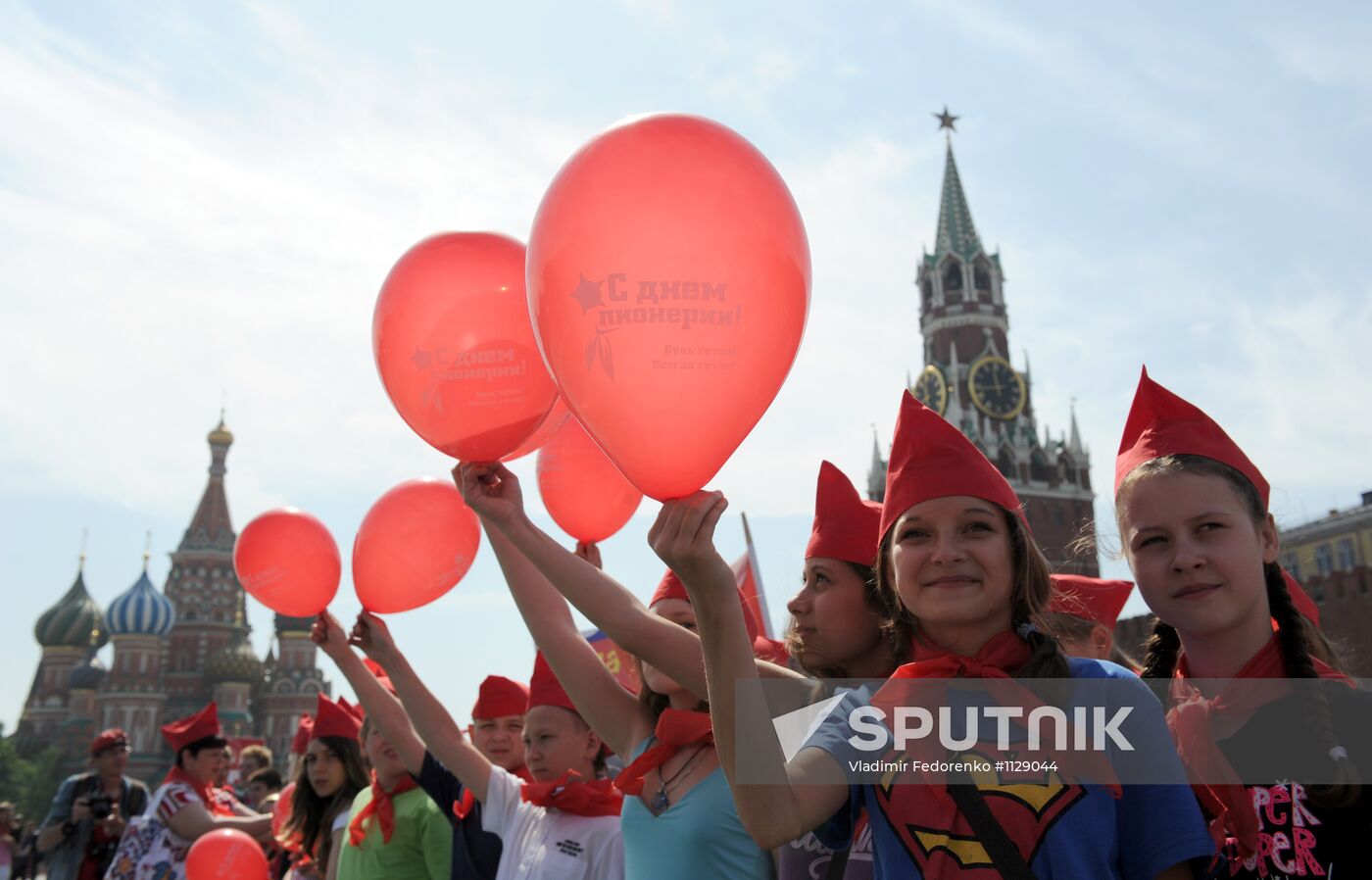 Admitting children into Young Pioneer Organization, Moscow