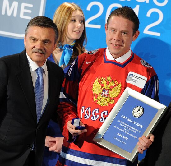 Pavel Bure inducted into IIHF's Hall of Fame