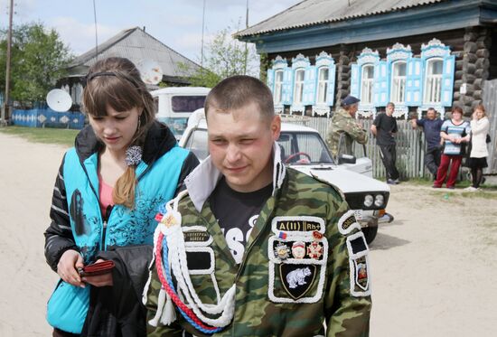 Sergei Saikovsky from Grinevichi village returns home