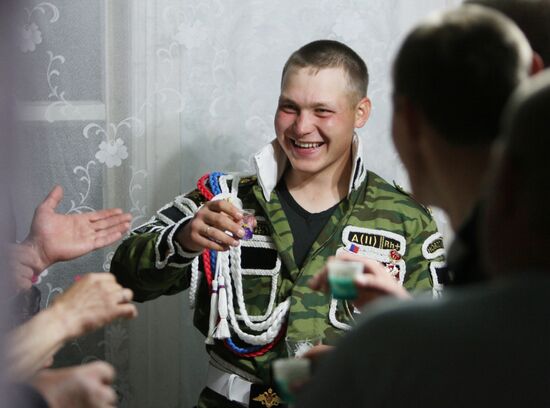 Sergei Saikovsky from Grinevichi village returns home