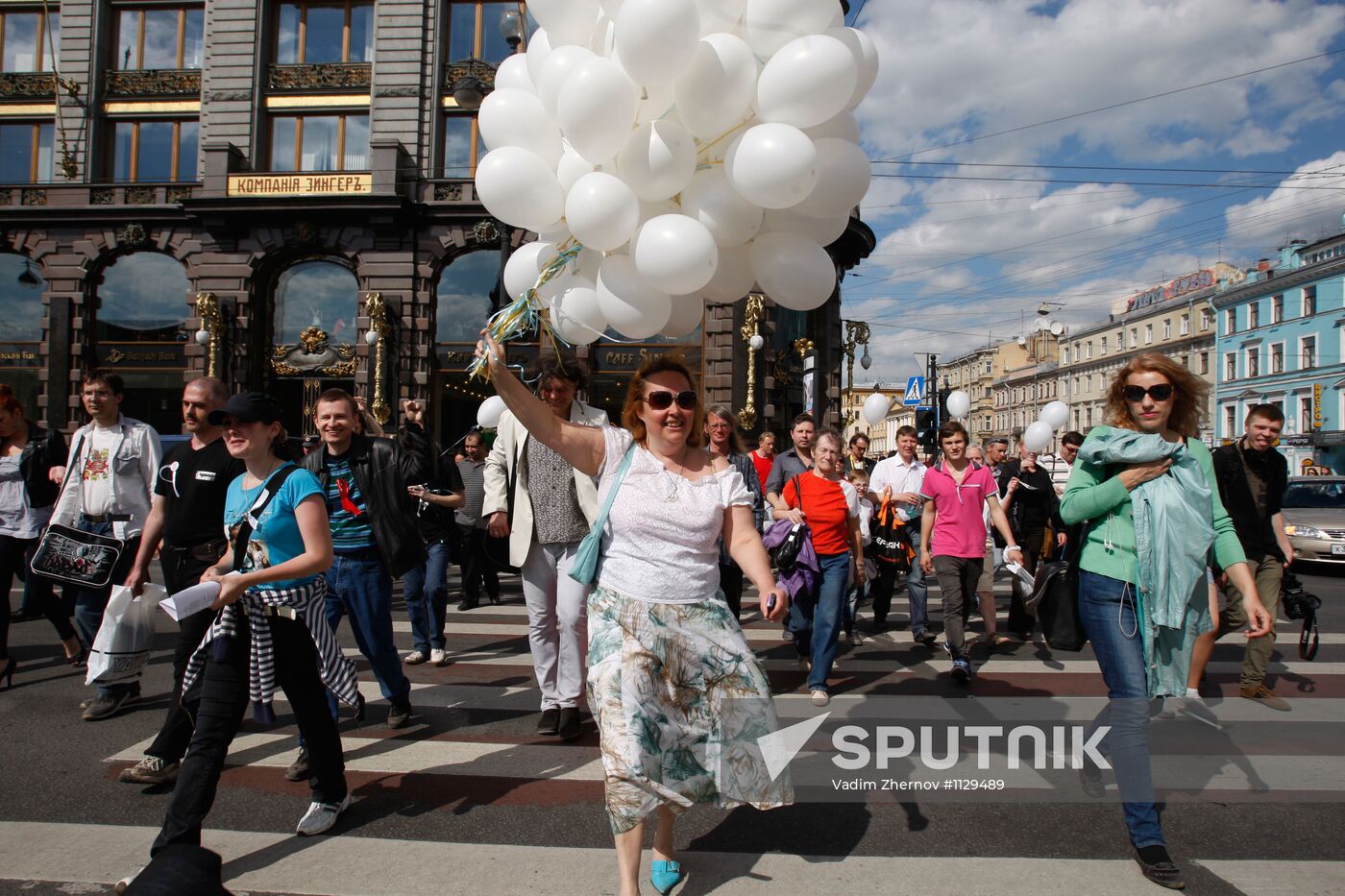Opposition go on "Trial Stroll" in St Petersburg