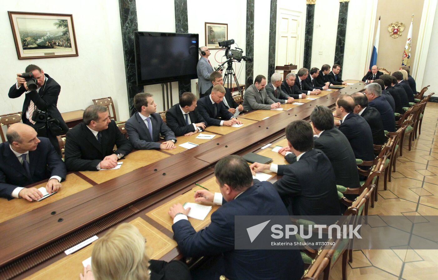 Vladimir Putin meets with members of the government