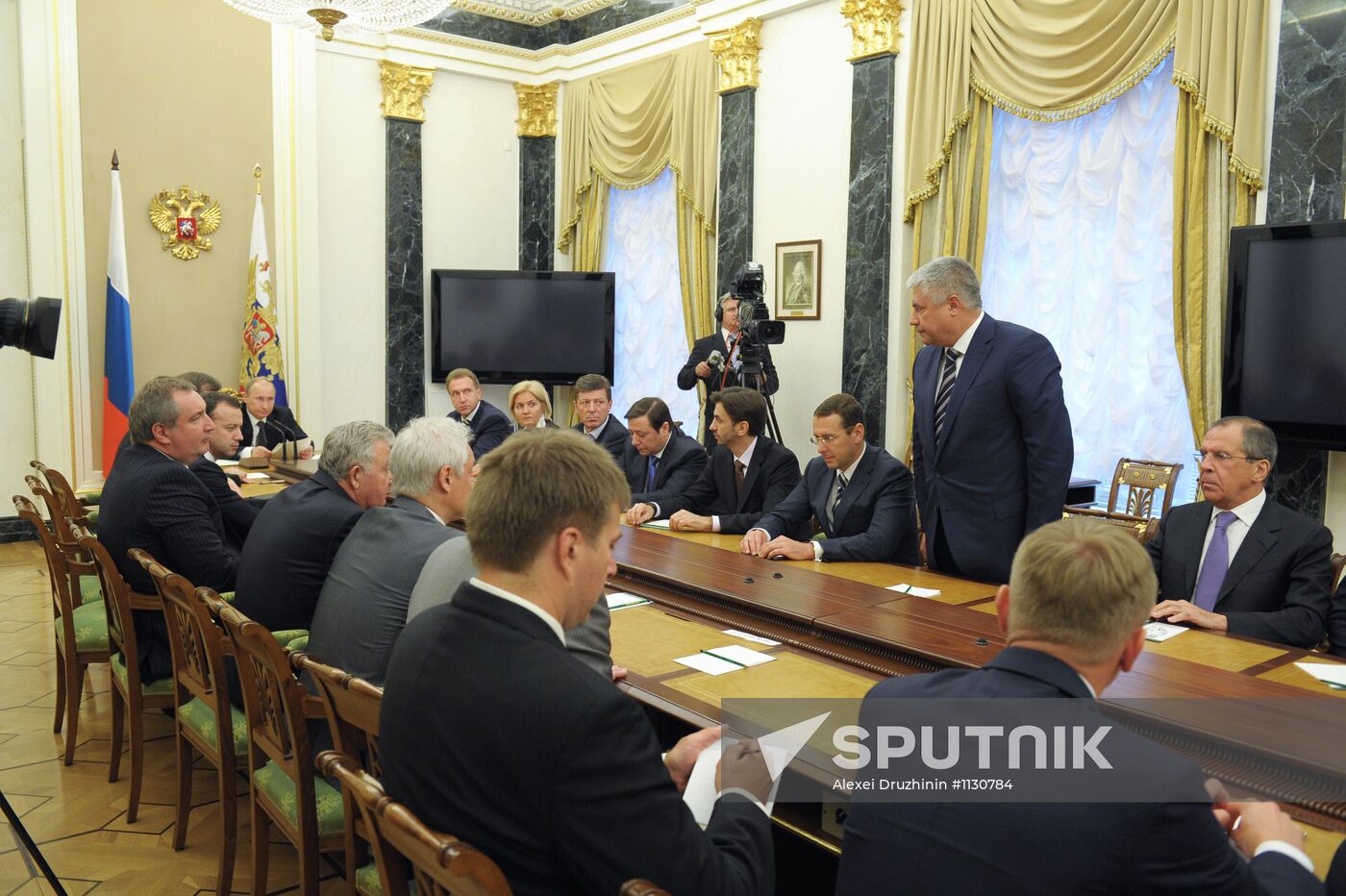 Vladimir Putin meets with government members