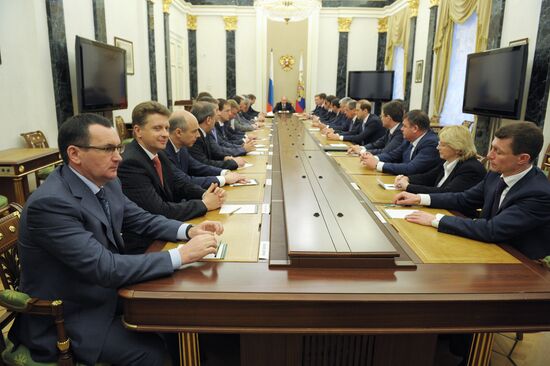 Vladimir Putin meets with members of the government