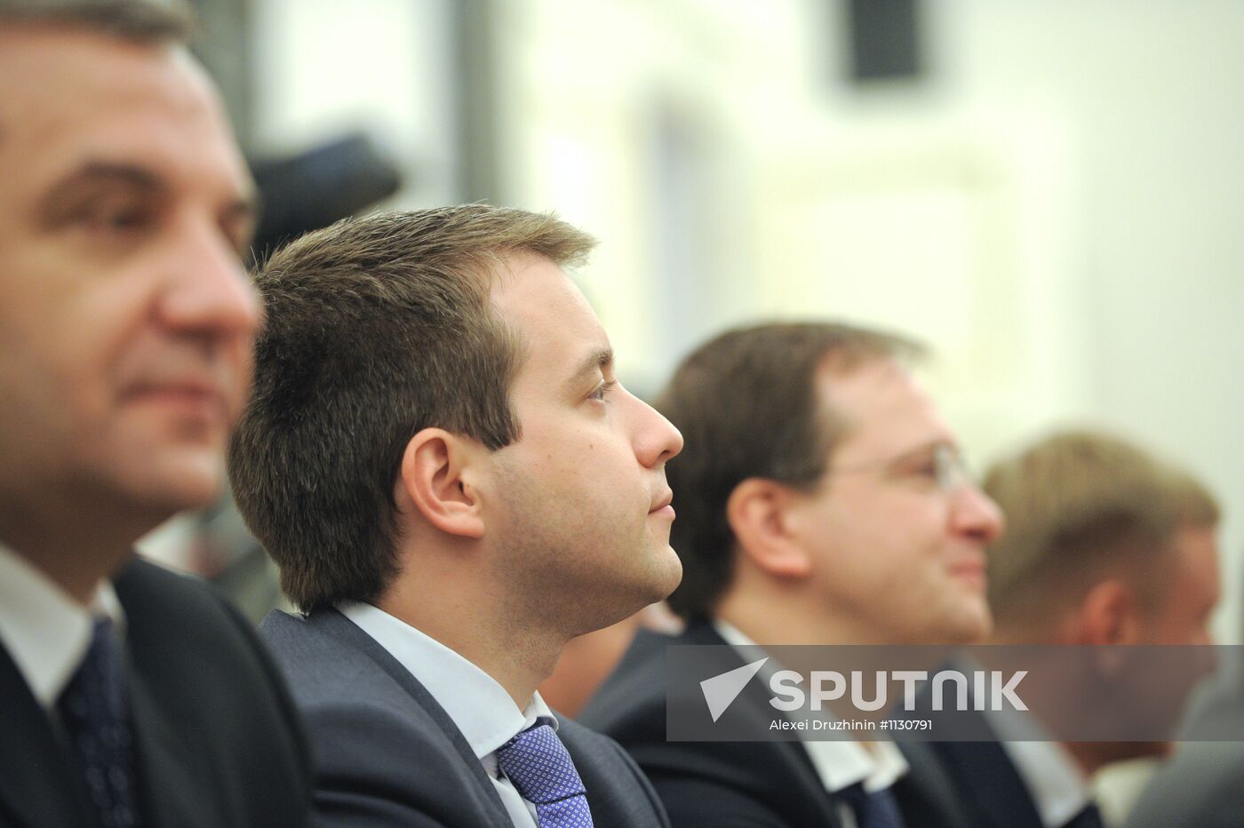 Vladimir Putin meets with government members