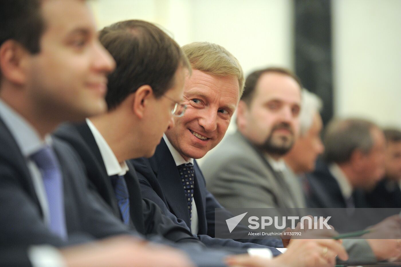 Vladimir Putin meets with government members