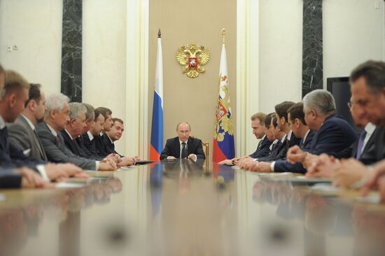 Vladimir Putin meets with members of the government