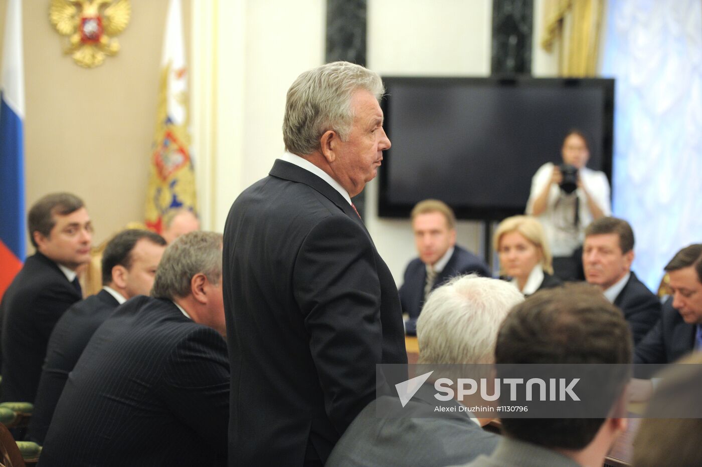 Vladimir Putin meets with members of the government