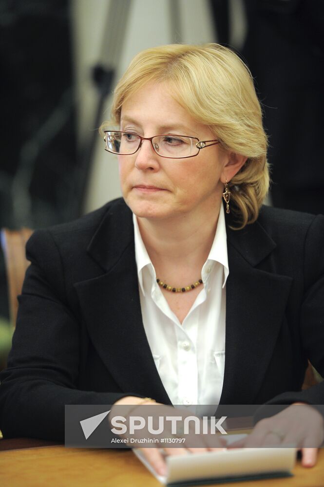 Vladimir Putin meets with members of the government