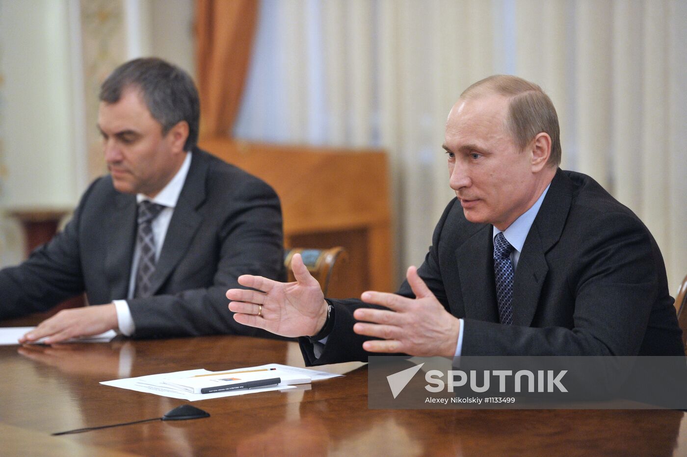 Vladimir Putin meets with United Russia officials