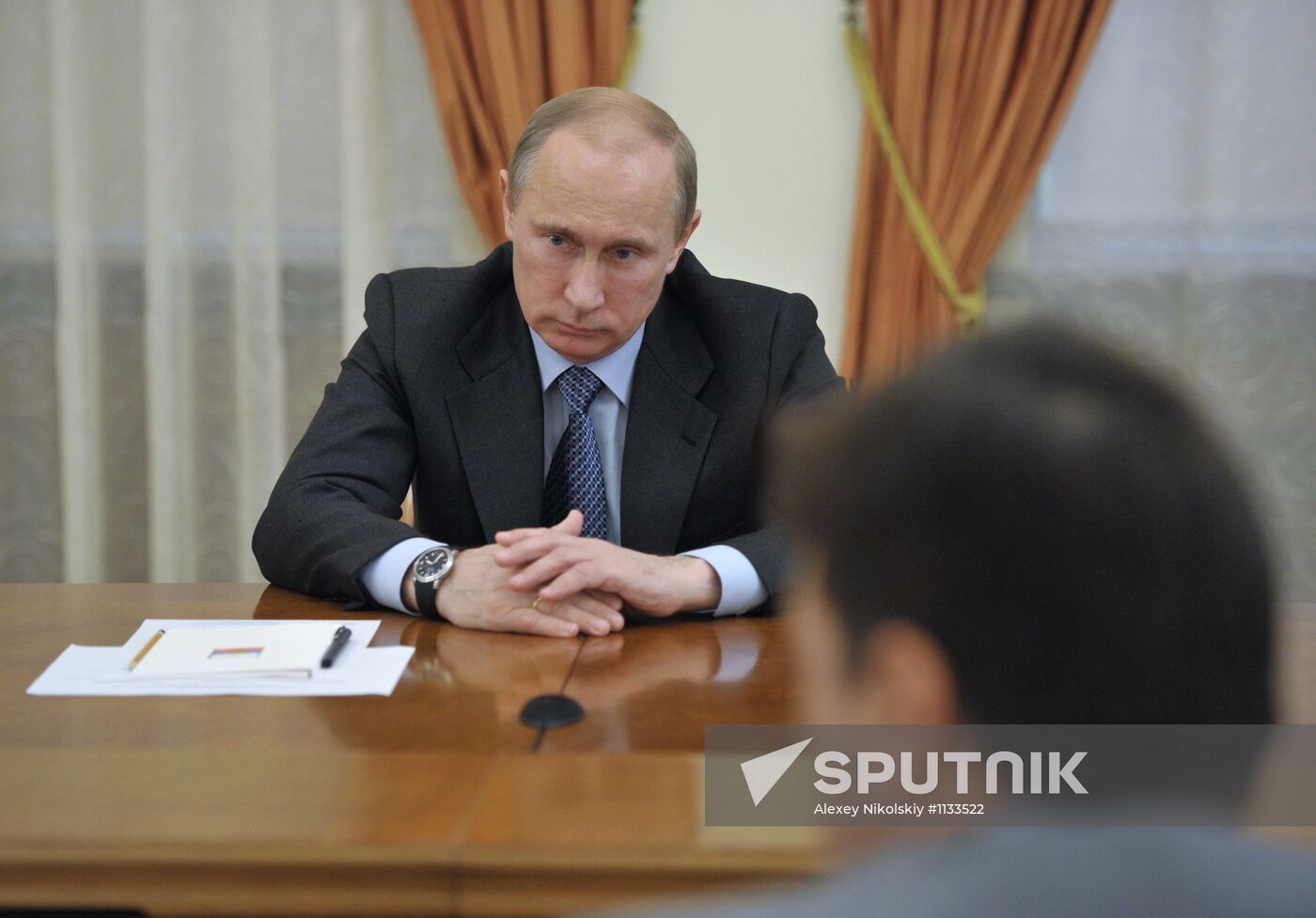 Vladimir Putin meets with United Russia officials