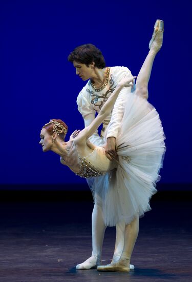 Benois de la Danse Stars of Various Years gala performance