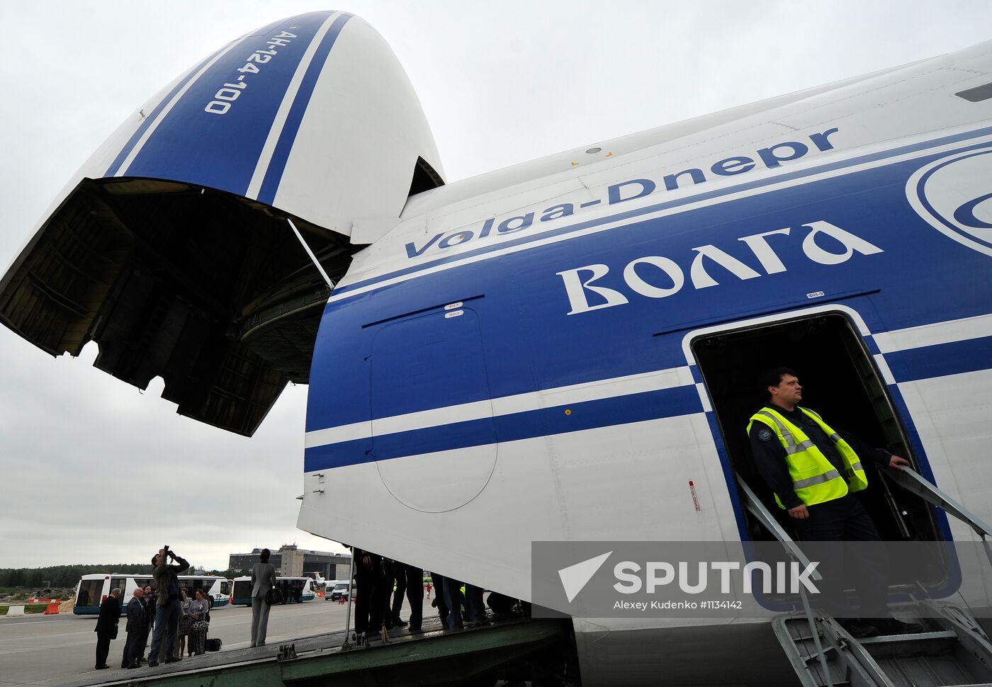 Volga-Dnepr and AirBridgeCarg planes presentation