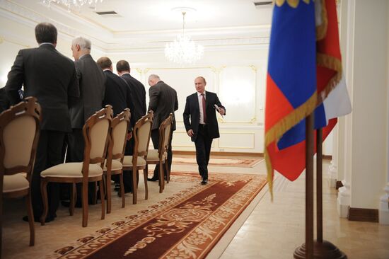 Vladimir Putin meets with business community