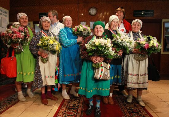 Members of Buranovskiye Babushki band arrive in Moscow