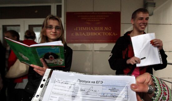 Russian schoolchildren take unified state exam
