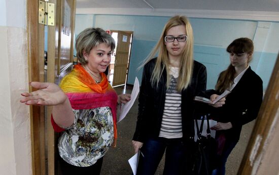Russian schoolchildren take unified state exam