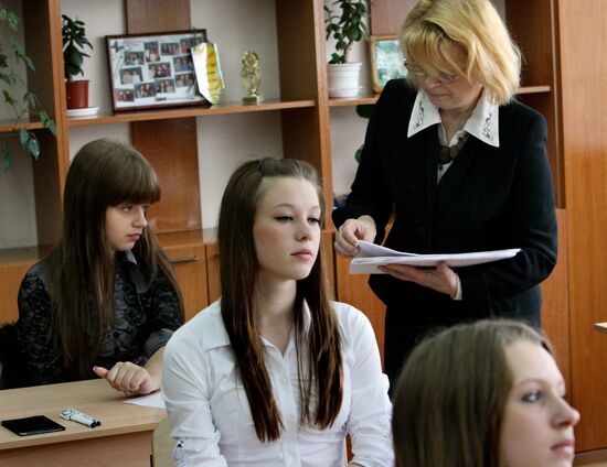 Russian schoolchildren take unified state exam