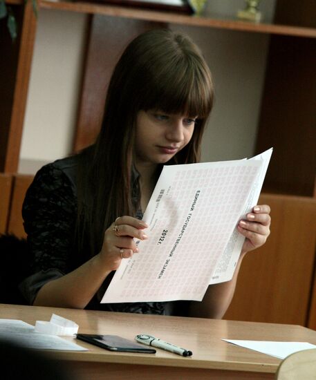 Russian schoolchildren take unified state exam