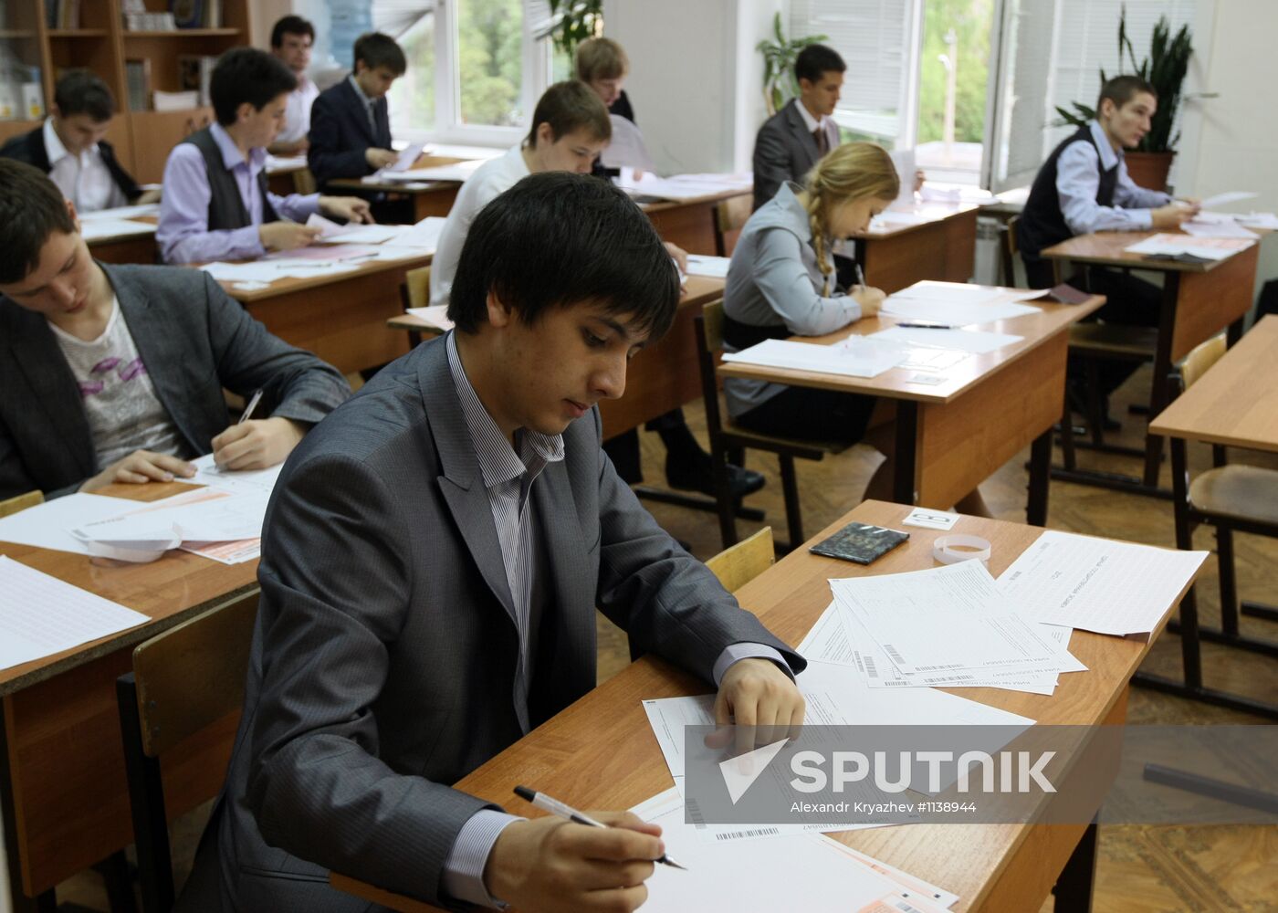Russian schoolchildren take unified state exam