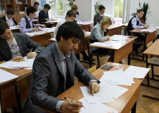 Russian schoolchildren take unified state exam