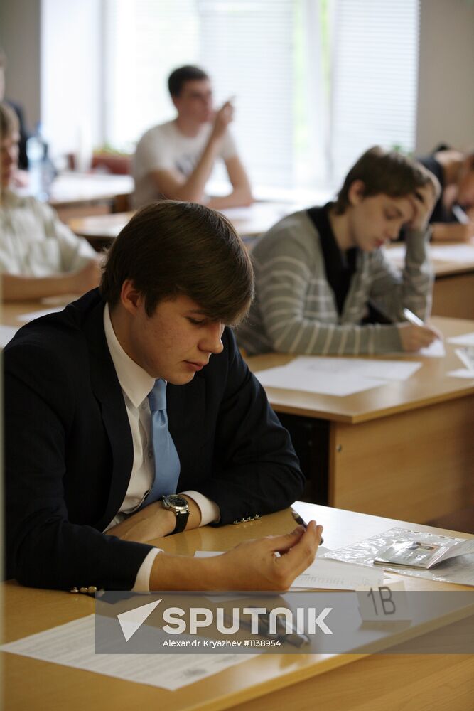 Russian schoolchildren take unified state exam