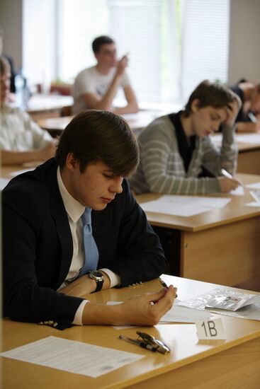 Russian schoolchildren take unified state exam