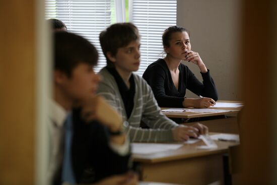 Russian schoolchildren take unified state exam