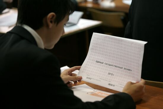 Russian schoolchildren take unified state exam