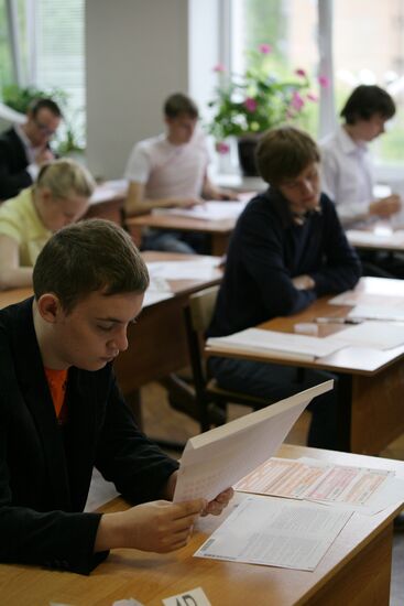 Russian schoolchildren take unified state exam