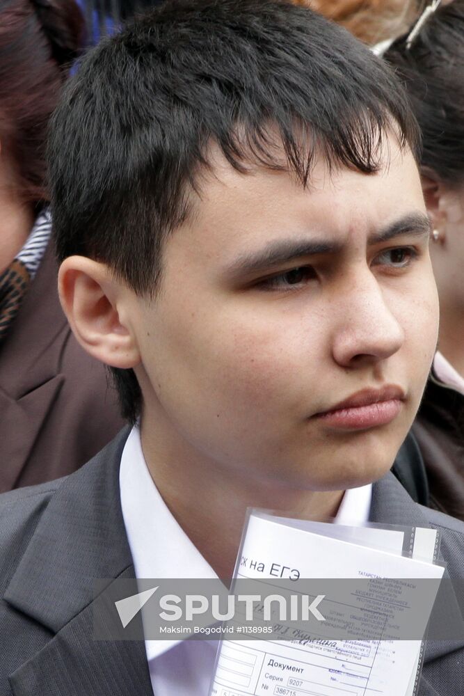Russian schoolchildren take unified state exam