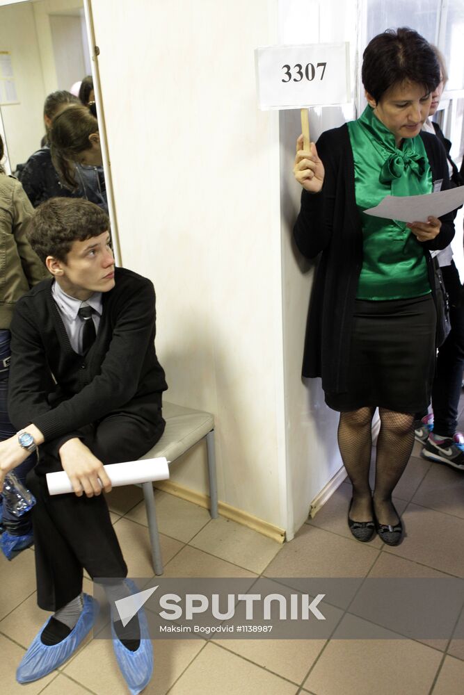 Russian schoolchildren take unified state exam