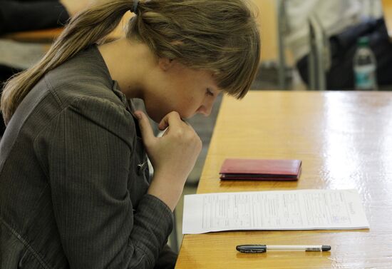 Russian schoolchildren take unified state exam