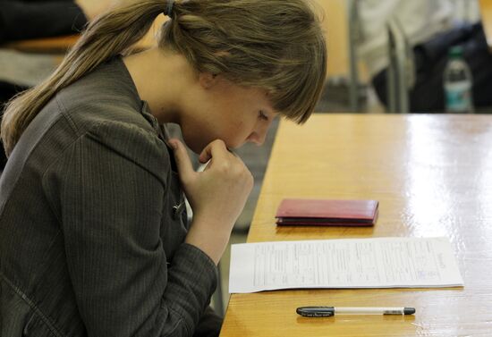 Russian schoolchildren take unified state exam