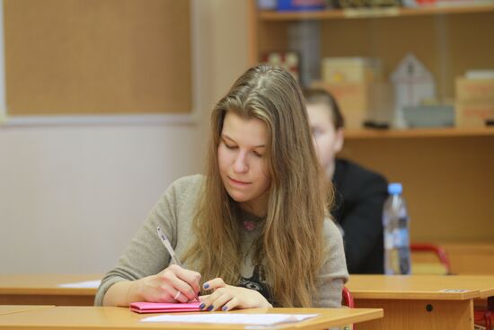Russian schoolchildren take Unified State Examinations
