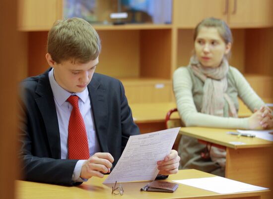 Russian schoolchildren take unified state exam