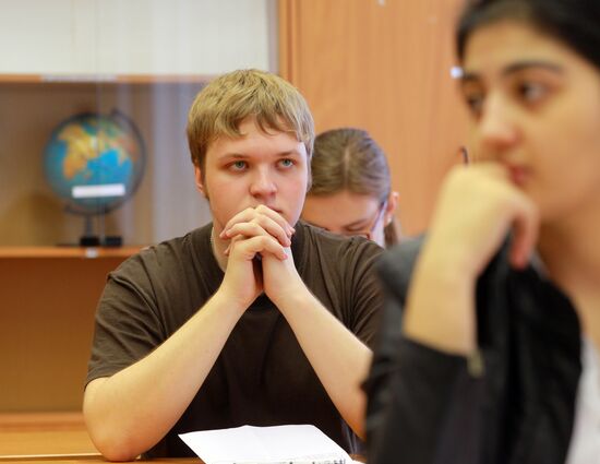 Russian schoolchildren take unified state exam