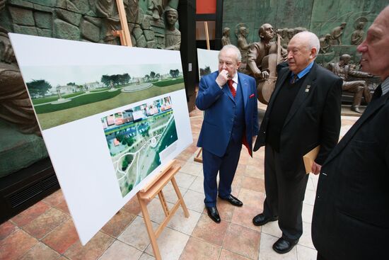 Zurab Tsereteli presents monument to Marina Tsvetaeva in Moscow