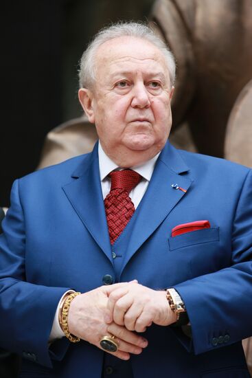 Zurab Tsereteli presents monument to Marina Tsvetayeva in Moscow